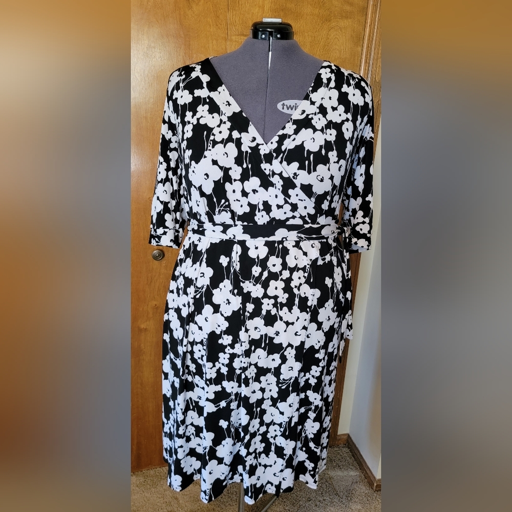 Merona black and white floral wrap dress XXL